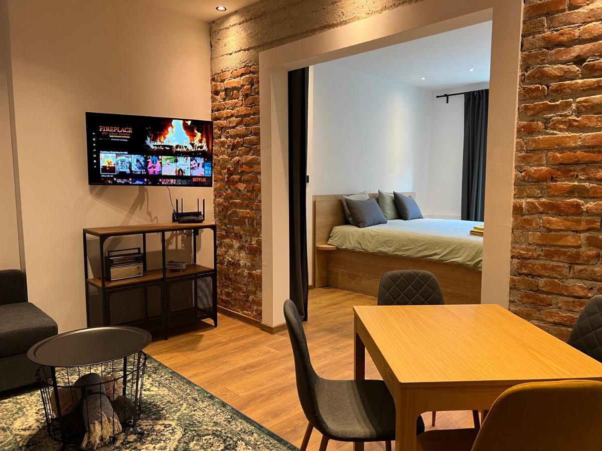 Apartament 12 *
