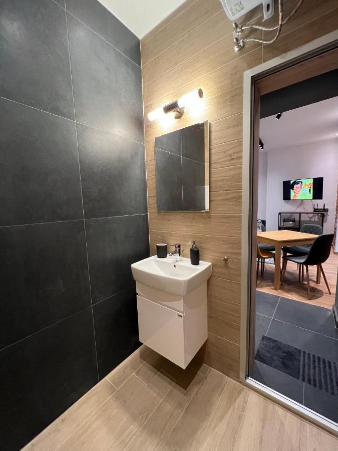 12 Apartament *