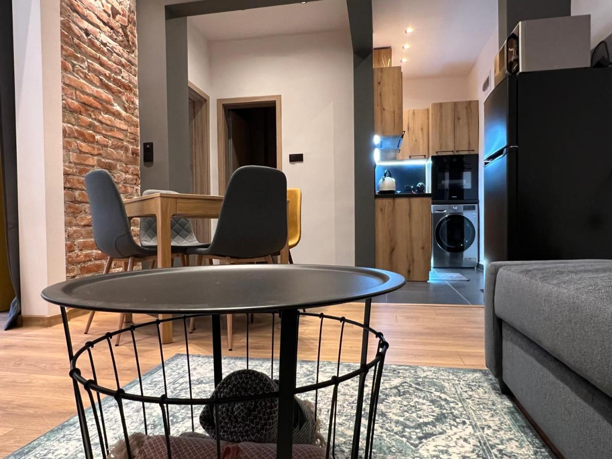 12 Apartemen